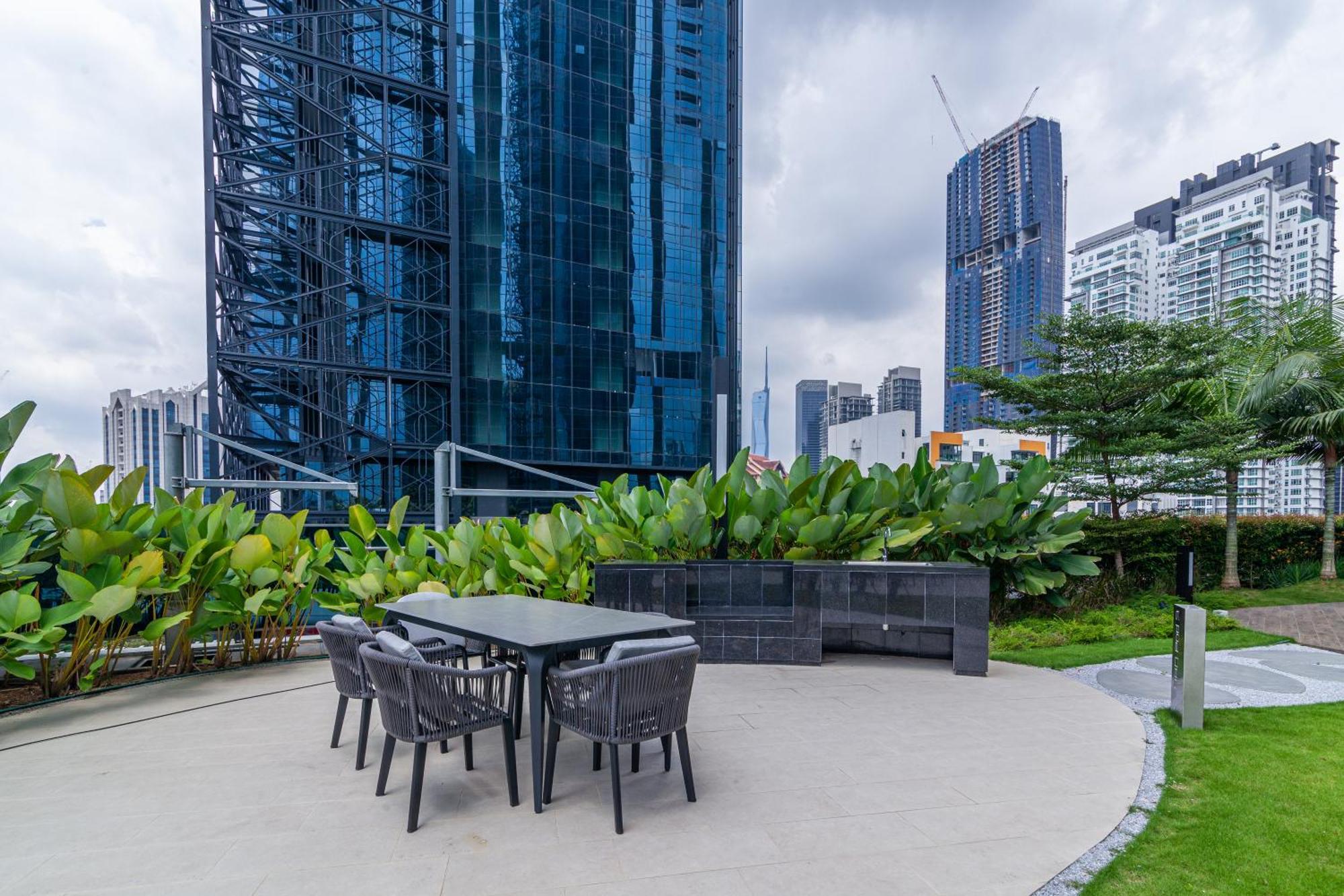 Eaton Residences Klcc By Plush Kuala Lumpur Bagian luar foto